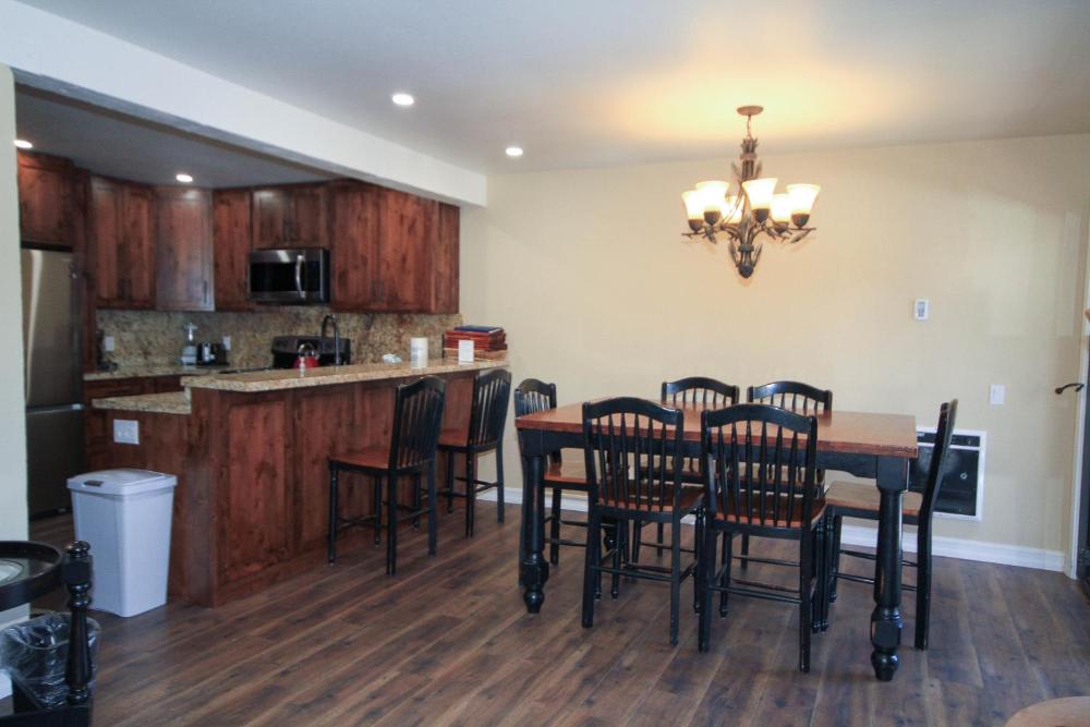 Mammoth Ski Racquet Club 12 - Pet Friendly